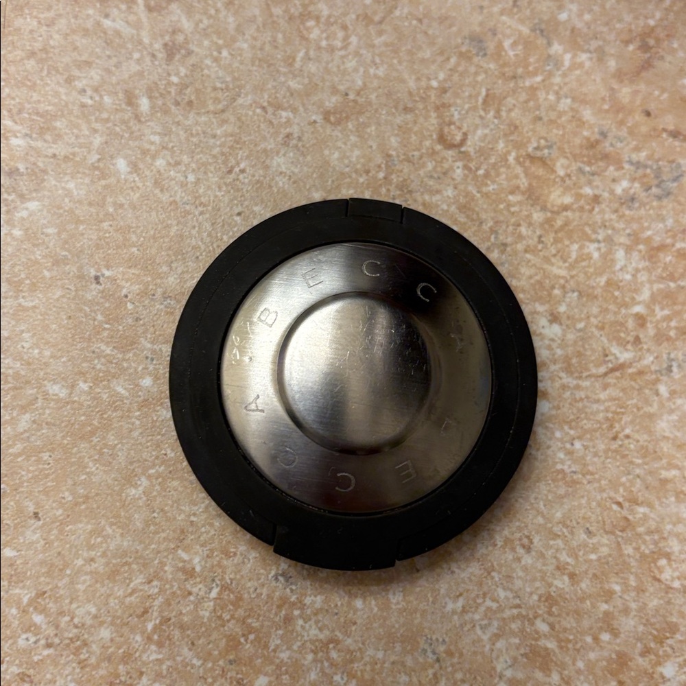 EMPTY - BECCA Compact Mirror - Picture 2 of 3